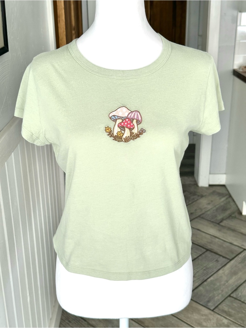 Hollister Light Sage Baby Tee Logo Mushroom Print Embroidered Sz M